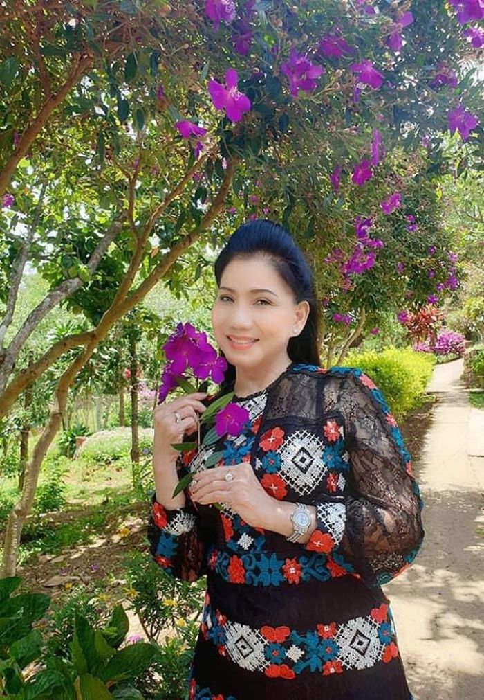 Nghệ sĩ cải lương Phượng Loan lên Đà Lạt "tránh nóng". 
