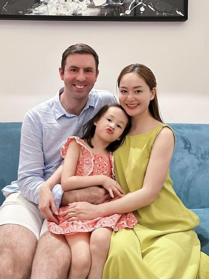 Ngoài đời, Lan Phương có tổ ấm hạnh phúc bên chồng Tây. Cặp đôi đã kết hôn và có 1 con gái nhỏ nhưng vẫn chưa tổ chức hôn lễ.