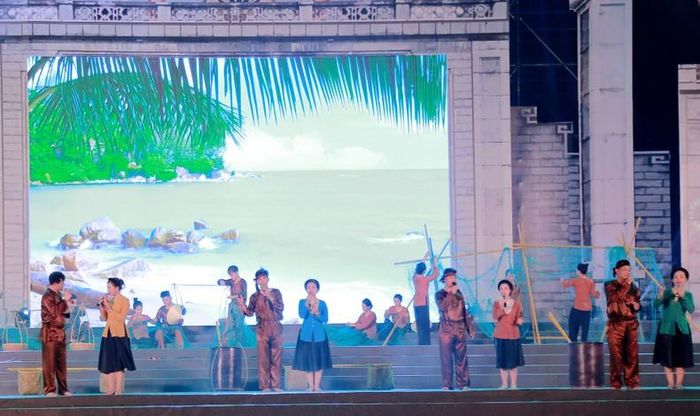  Người dân đất Tổ lần đầu được thưởng thức dân ca Ví Giặm Nghệ Tĩnh. 