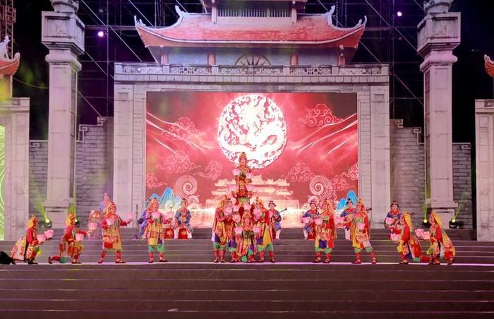  Nhã nhạc cung đình Huế hội tụ tại đất Tổ. 