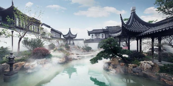  Các khu vườn, bao gồm cả ao nước phủ đầy sương mù này, được mô phỏng theo khu vườn cổ Tô Châu và được liệt kê là Di sản Thế giới của UNESCO