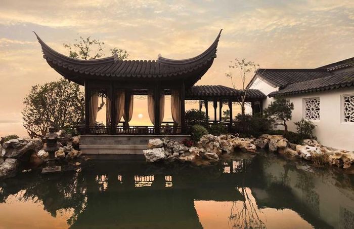  Tất cả 32 phòng ngủ của biệt thự đều hướng về phía nam, để có hướng đón nắng lý tưởng