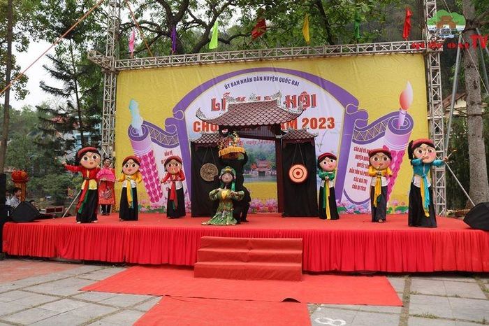 Một số tiết mục văn nghệ, múa rồng, lân và biểu diễn tiết mục đặc biệt của các nghệ sỹ đến từ Nhà Hát Múa rối Quốc gia Việt Nam biểu diễn tại ngày Khai hội