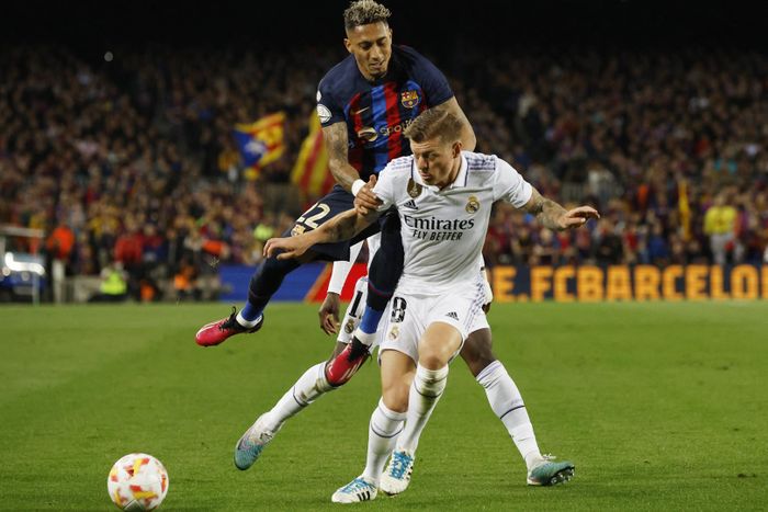 Barca dự tính kiếm 60 triệu euro từ Raphinha