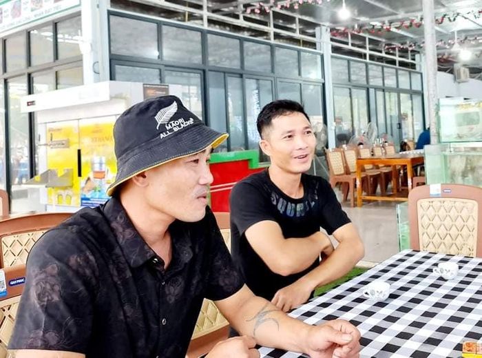 Hai ngư dân Đậu Minh Yên và Đậu Khắc Bình.
