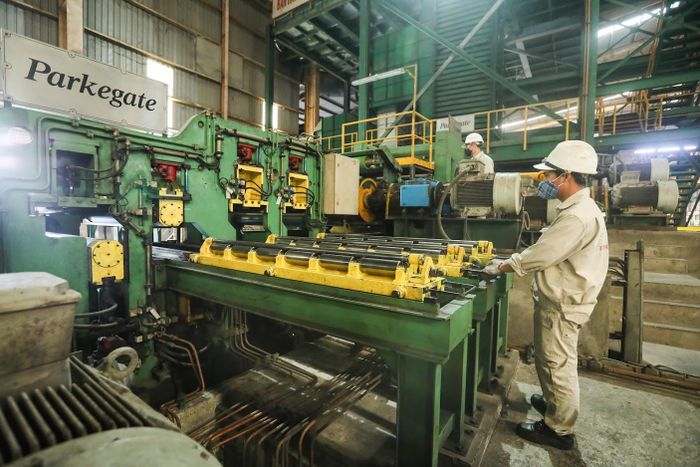 Doanh nghiệp muốn vay vốn dài hạn với lãi suất mềm hơn. Ảnh: Quang Vinh.