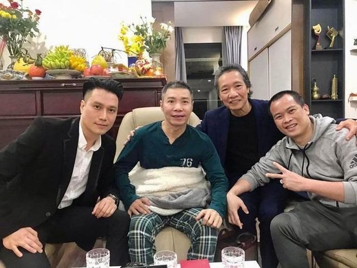 Bạn bè, đồng nghiệp tới thăm NSND Công Lý.