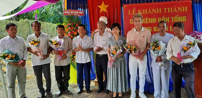 Tri ân các nhà hảo tâm đóng góp xây dựng cầu Kênh Bốn Tổng