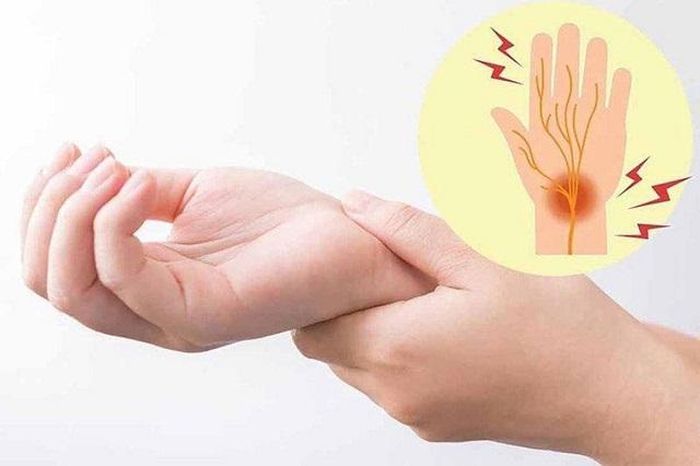 Thỉnh thoảng bạn bị tê ngứa ran ở tay trái là điều hoàn toàn bình thường. Nhưng nếu tê ngứa ran ở cánh tay trái xuất hiện với tần suất dày và kéo dài thì bạn cần cảnh giác.