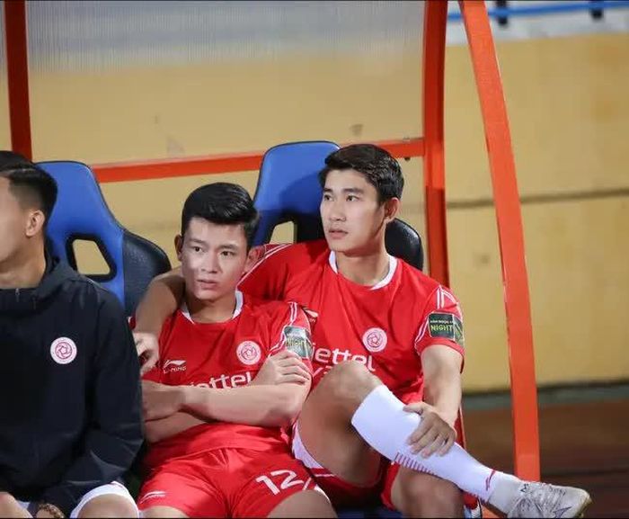 Nhâm Mạnh Dũng (bên phải) đặt niềm tin vào U22 Việt Nam. ảnh FBNV