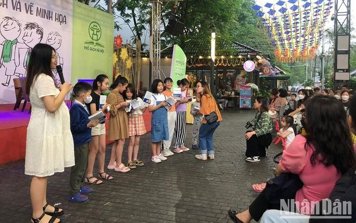 Giải thưởng hay quà tặng đều là những cuốn sách.