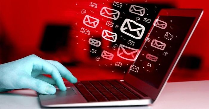 Bên dưới là bức ảnh chiếc cúp kèm ngôi sao và nút bấm “Select” để mời gọi người dùng bấm vào để nhận giải.