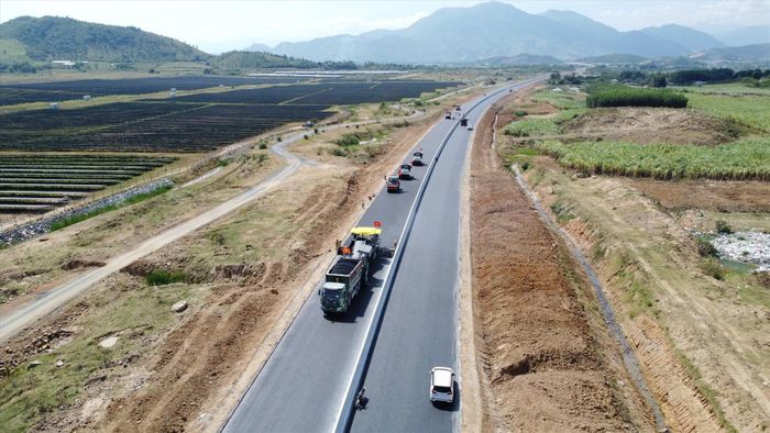 Cao tốc Nha Trang - Cam Lâm đã hoàn thành hơn 95% khối lượng thi công.