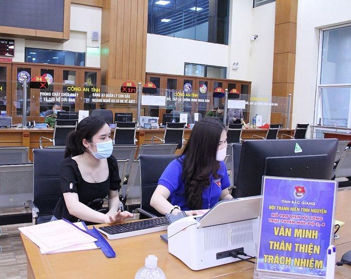 Đoàn Thanh niên tỉnh Bắc Giang hỗ trợ người dân sử dụng dịch vụ công trực tuyến