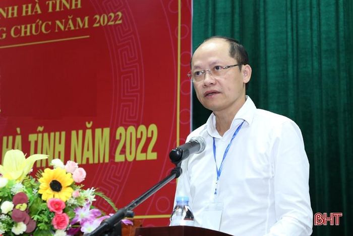 Phó Chủ tịch Thường trực UBND tỉnh Nguyễn Hồng Lĩnh yêu cầu các bộ phận liên quan tổ chức kỳ thi tuyển đảm bảo đúng quy định pháp luật.