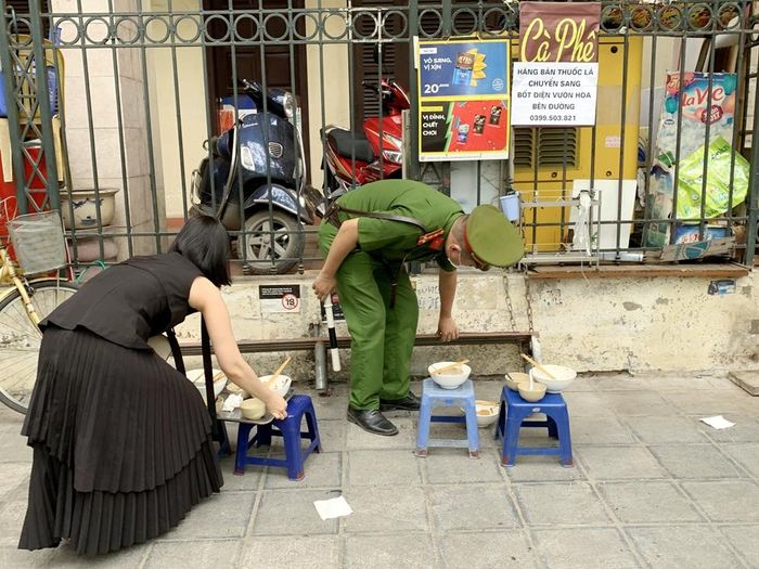Nhiều cơ sở kinh doanh chấp nhận nộp phạt chứ không thể buông tha vỉa hè.