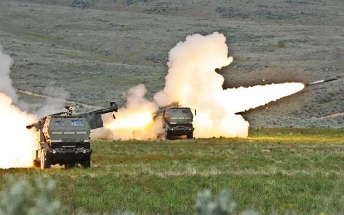 Pháo phản lực tầm xa cơ động cao HIMARS của Mỹ đang được quân đội Ukraine sử dụng trên chiến trường.