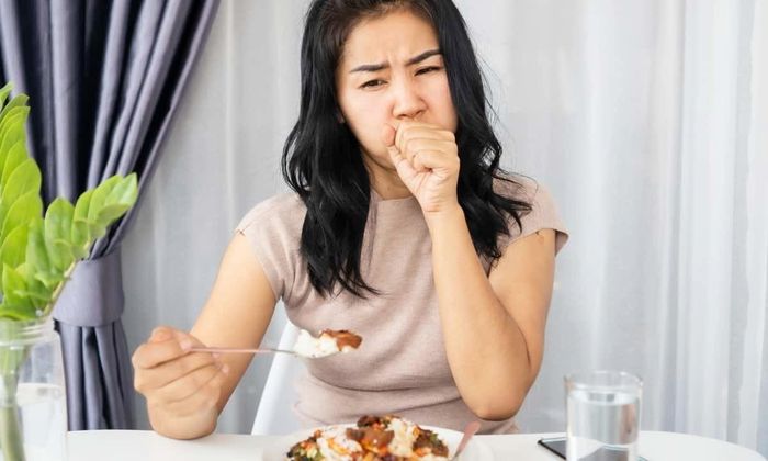  Ở giai đoạn muộn, ung thư dạ dày gây chán ăn, sút cân, buồn nôn và nôn ra dịch xuất huyết. Ảnh: Carygastro. 