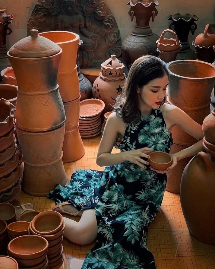  Du khách tự do tham quan, chụp ảnh và trải nghiệm tại làng gốm Chăm Bàu Trúc. Ảnh: Thổ Địa Ninh Thuận. 