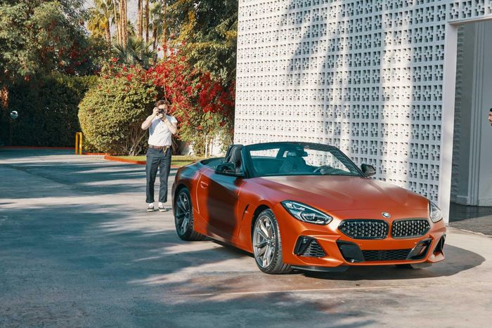  BMW Z4, giá bán 50.000 USD, cũng nằm trong bộ sưu tập siêu xe của Brooklyn. Hiện, anh có mối quan hệ thân thiết với hãng BMW và từng gặp gỡ những người chế tạo xe cho mình. "Họ chỉ cho tôi thấy toàn bộ quá trình sản xuất một chiếc xe là như thế nào", anh nói. Ảnh: @bmw. 
