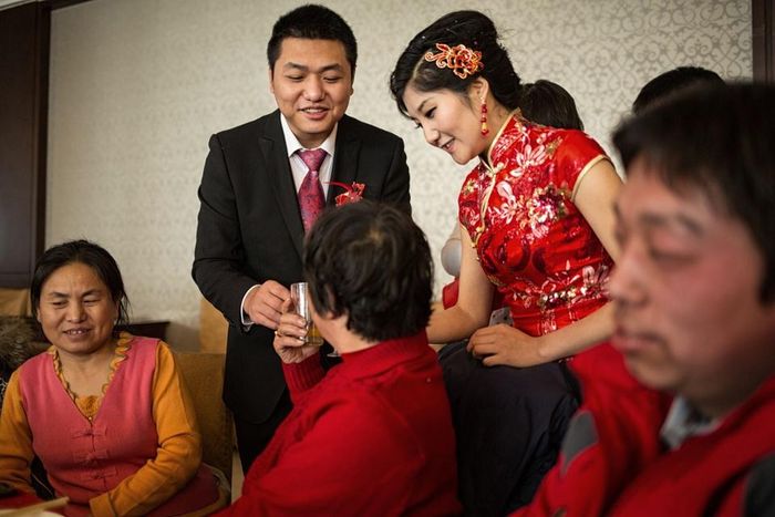 Gần đây, việc đối phương có em trai ruột bỗng trở thành một "điểm trừ" đối với những đàn ông độc thân. Ảnh minh họa: SCMP.