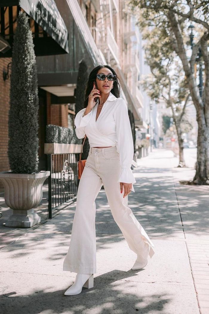  Ankle boots cao gót tôn dáng người đeo hơn. Ảnh minh họa: @tayshia. 