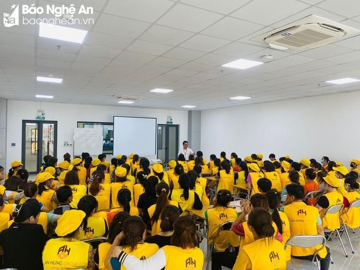 Từ đầu tháng 4/2023, đến nay nhà máy đã mời tất cả công nhân viên cũ quay lại làm việc, tuyển mới thêm 400 lao động. Ảnh: Văn Trường