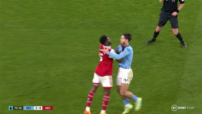 Tình huống va chạm giữa Thomas Partey và Jack Grealish