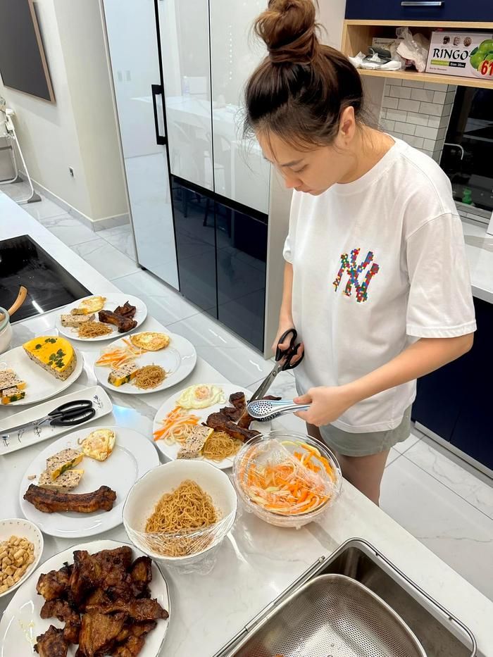 Cường Đô La khoe được vợ chăm sóc "mát tay"