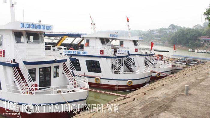 Từ năm 2022 đến nay, Khu du lịch Quốc gia hồ Núi Cốc đã đầu tư khoảng 60 tỷ đồng mua sắm tàu chở khách và tôn tạo, xây dựng các hạng mục.