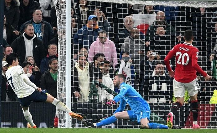 Son Heung-Min ghi bàn gỡ hòa 2-2 cho Tottenham.