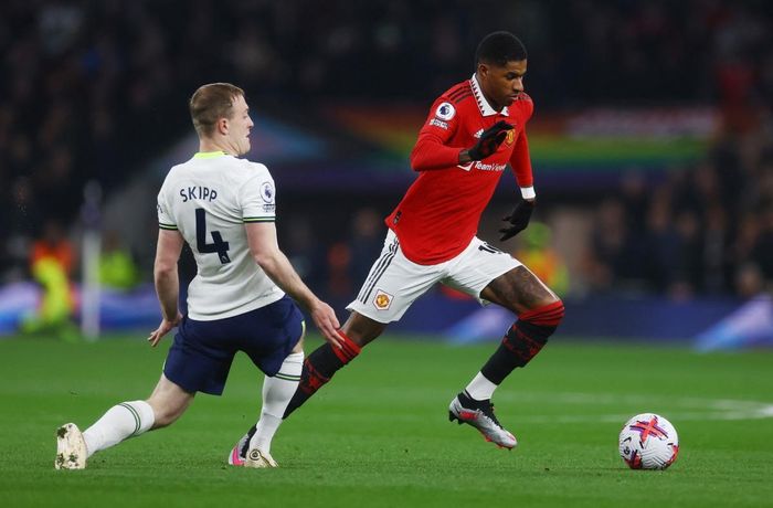 Rashford ghi bàn nhưng hàng thủ kém đã phụ những nỗ lực của anh