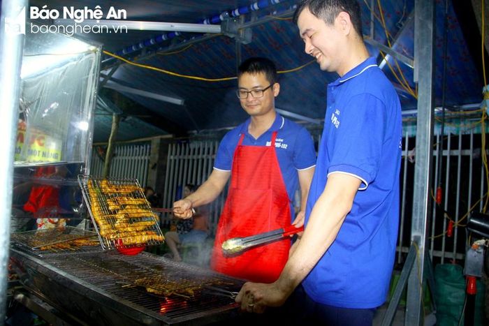 Đa dạng các món ẩm thực được chế biến trên phố. Ảnh: Q.A