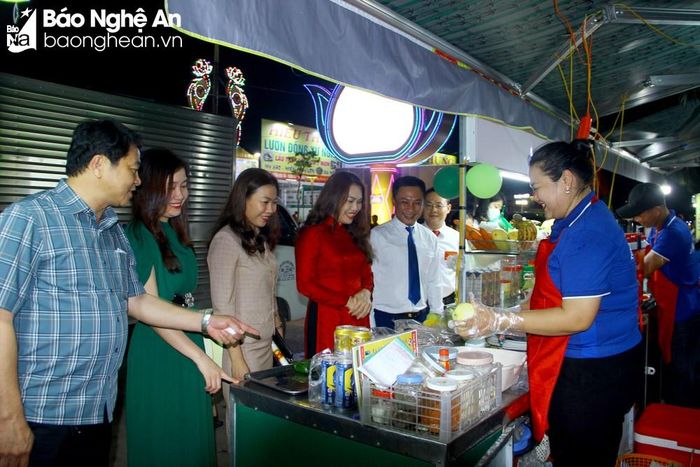 Các ki ốt di động cũng đã được làm mới đồng bộ, đảm bảo vệ sinh. Ảnh: Q.A