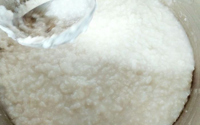 Cháo dừa thoạt nhìn cũng giống cháo trắng. Ảnh: Việt An