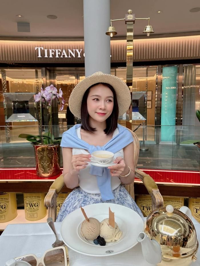 Sam là sao nữ tiếp theo sẽ lên xe hoa trong năm nay. Cô vừa thực hiện thủ tục kết hôn với ông xã 