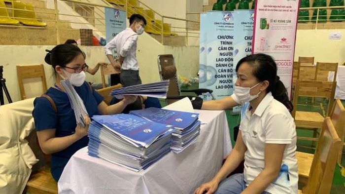 Tư vấn chăm sóc, bảo vệ sức khỏe cho lao động nữ.