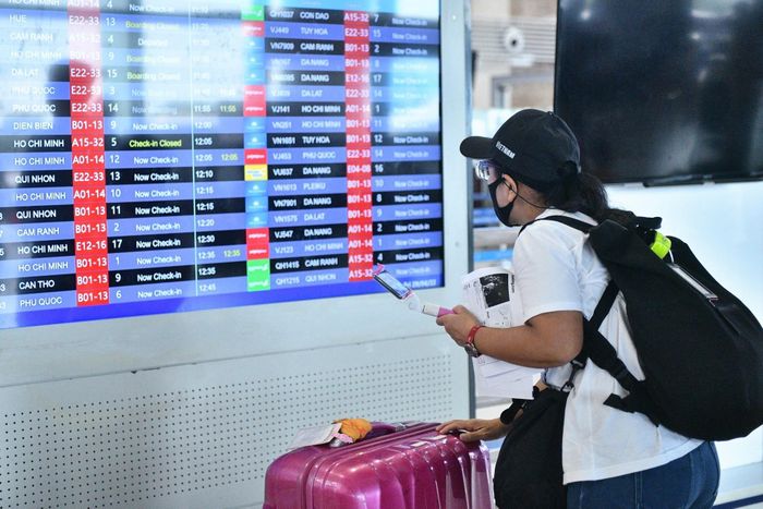  Giá vé máy bay phần nào ảnh hưởng đến giá combo du lịch. Ảnh: Thạch Thảo. 