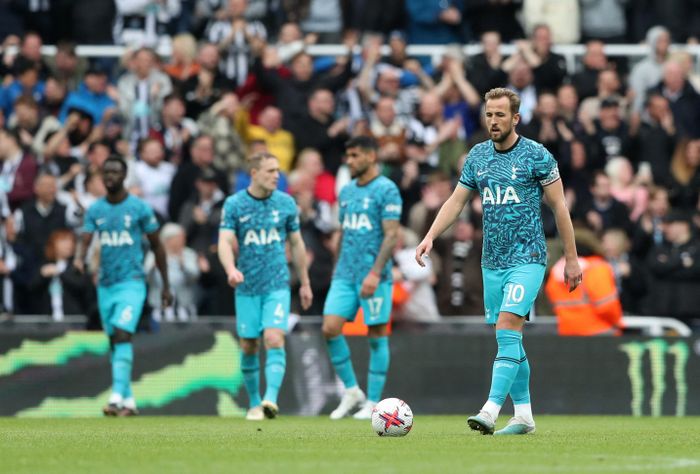 Kane không thể giúp Tottenham thoát khỏi khủng hoảng mùa này. Ảnh: Reuters.