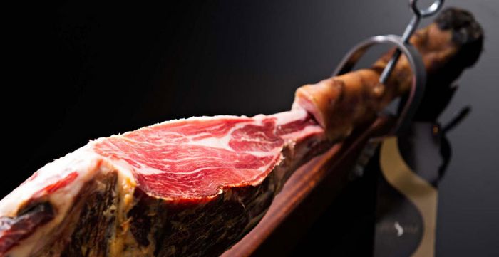 Ngoài ra, những loại thịt cao cấp còn được mô tả có vị bơ, hạt dẻ lan tỏa trong miệng. Ảnh: Getty