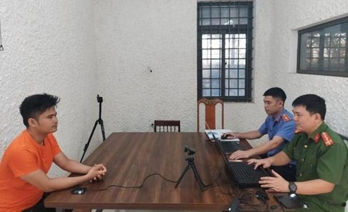 Trần Kim Quốc Hoàn tại cơ quan công an. (Ảnh: CTV)