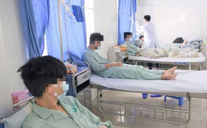 4 học sinh trung học cơ sở ở Quảng Ninh phải nhập viện vì ngộ độc sau khi hút thuốc lá điện tử.