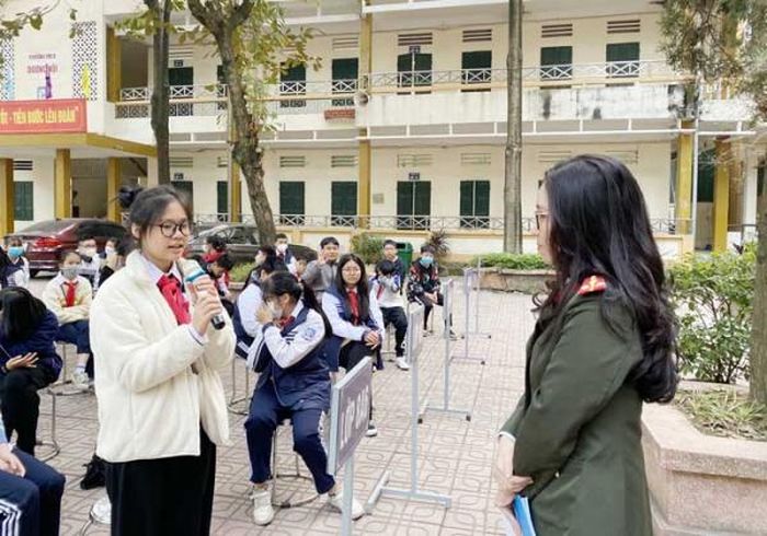 Công an quận Hà Đông (Hà Nội) tuyên truyền cho học sinh trung học cơ sở về tác hại của ma túy thế hệ mới và thuốc lá điện tử.