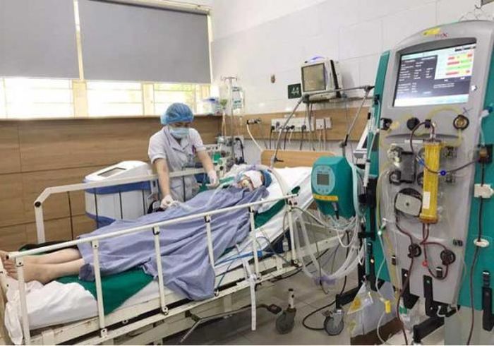 Nữ sinh viên hôn mê sâu, suy tim, tổn thương não lan tỏa rất nặng sau khi hút thuốc lá điện tử.