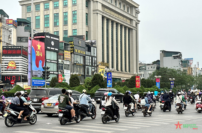 Các tấm pano cỡ lớn được đặt ở các tuyến phố.