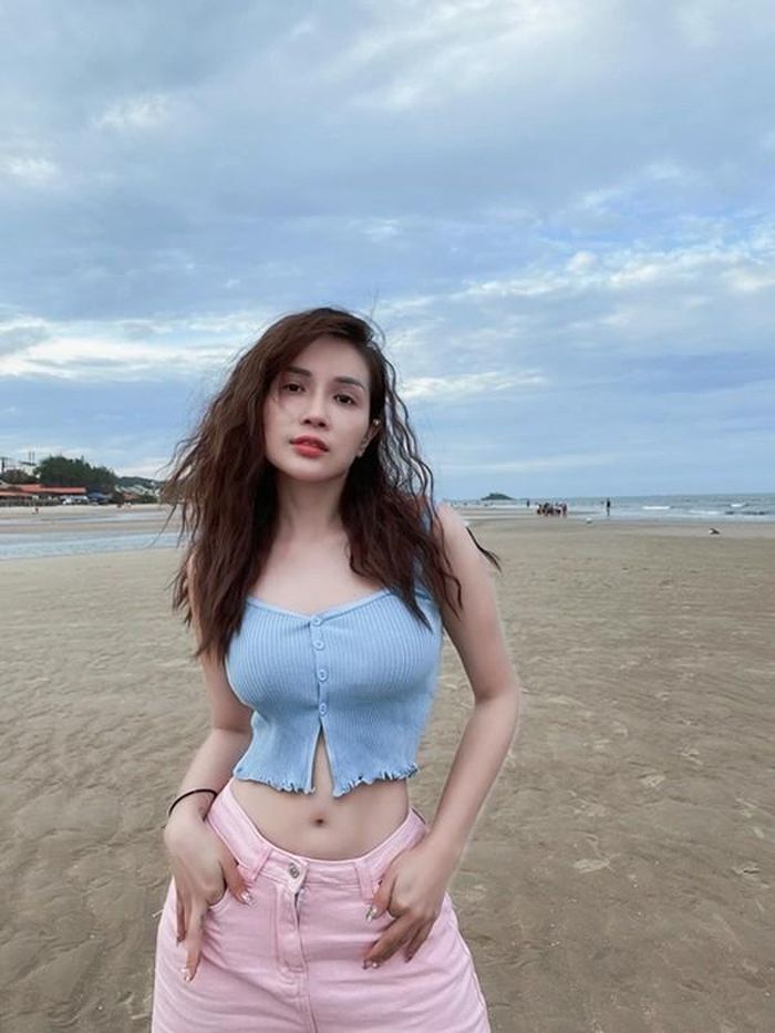 "Đối với tôi, làm bản thân xinh đẹp mang lại nhiều lợi thế, đồng thời trở nên tự tin hơn. Đây là cách tôn trọng chính mình cũng như người đối diện", cô nói.