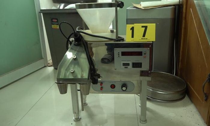 Máy móc sản xuất thuốc lắc bị thu giữ.