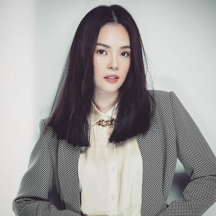 Bên cạnh đó, Dương Cẩm Lynh luôn cố gắng đem lại hình ảnh chỉn chu, chuyên nghiệp ở trên mạng xã hội