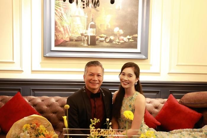 “Hết nhiệm kỳ 5 năm lần thứ nhất. Tự đánh giá là hoàn thành nhiệm vụ! Mạnh dạn nộp đơn xin gia hạn thêm vài nhiệm kỳ nữa… hồi hộp chờ xét duyệt”, Shark Hưng hóm hỉnh viết.