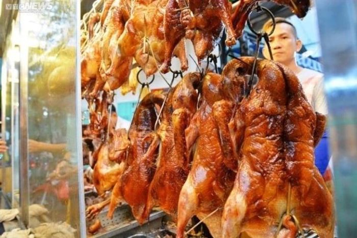 Các điểm kinh doanh vịt quay luôn đắt khách mua. (Ảnh: Đại Việt)